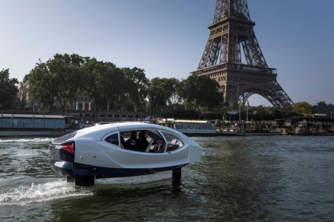 Un test de Sea Bubbles, "taxis volants" sur l'eau le 20 mai 2018 sur la Seine à Paris