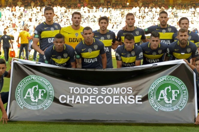 "On est tous Chapecoense" : l'hommage de joueurs de Boca Juniors, le 4 décembre 2016 à Avellaneda (Argentine)