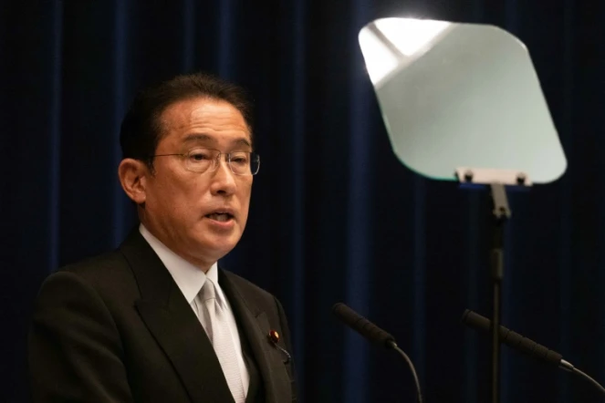 Le Premier ministre japonais Kishida Fumio s'exprime lors d'une conférence de presse à Tokyo, le 10 novembre 2021