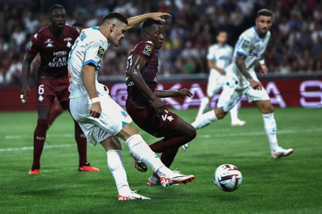 L'attaquant de l'OM Vitinha égalise en fin de match contre Metz, le 18 août 2023 au stade Saint-Symphorien à Longeville-les-Metz  