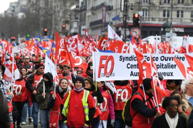 La manifestation des fonctionnaires à l'appel de FO devant les Invalides à Paris le 7 février 2019