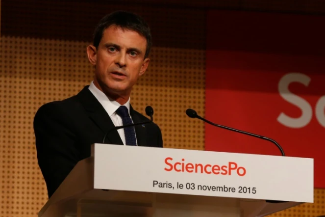 Le Premier ministre Manuel Valls lors d'une rencontre avec des étudiants de Sciences Po, à Paris le 3 novembre 2015