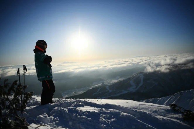 La snowboardeuse française Juliette Willmann avant de se lancer dans l'étape japonaise du circuit mondial 2020 FWT de Hakuba, le 19 janvier