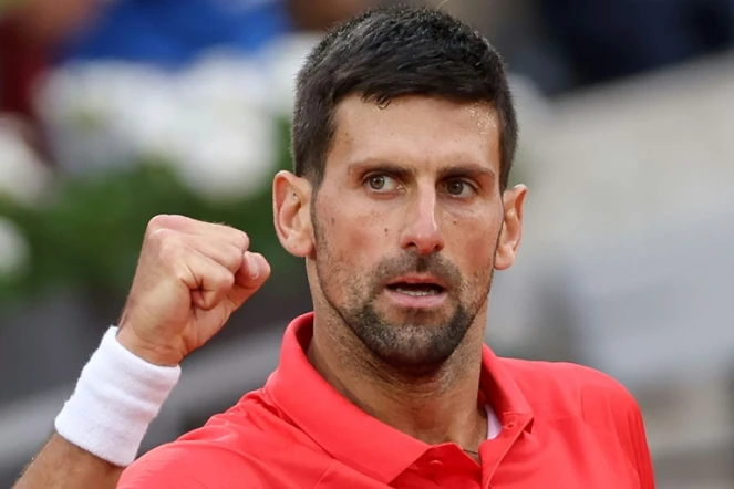 Le N.1 mondial serbe Novak Djokovic contre le Slovaque Alex Molcan au 2e tour de Roland-Garros, le 25 mai 2022 à Paris