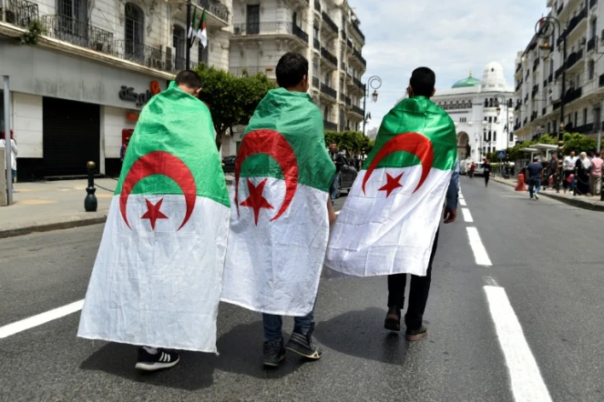 Des étudiants manifestent à Alger, le 19 mai 2019