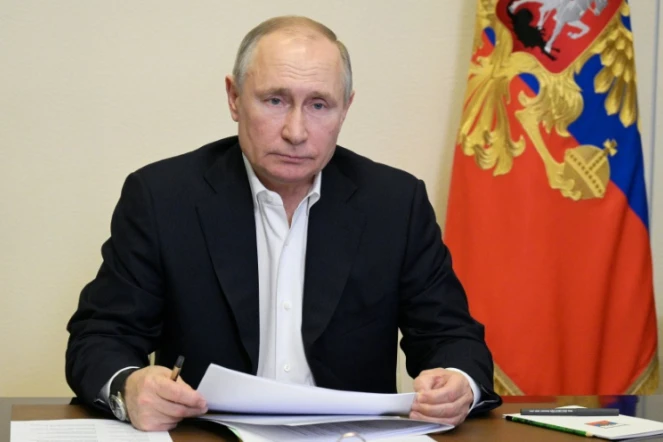 Le président russe Vladimir Poutine lors d'une visio-conférence près de Moscou le 19 avril 2021