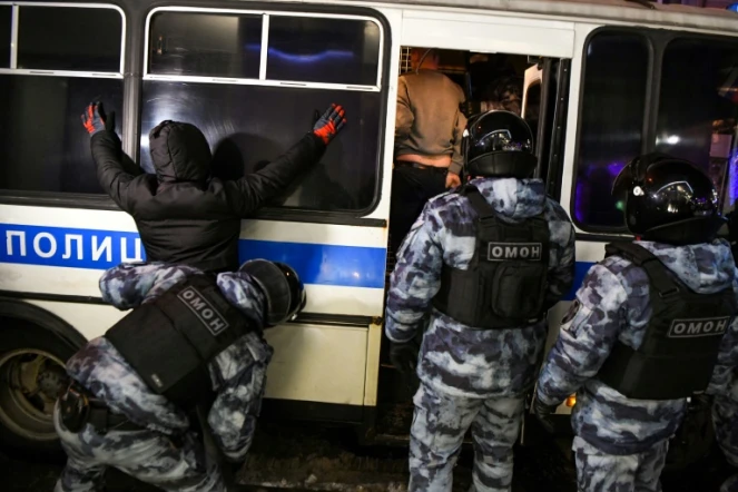 Arrestation de manifestants lors d'un rassemblement en soutien à l'opposant russe Alexeï Navalny emprisonné, le 3 février 2021 à Moscou
