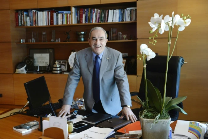 Le président de la FFT Jean Gachassin pose à son bureau, le 20 mai 2015 à Paris 