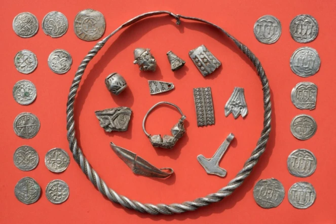 Une partie du trésor découvert sur l'île allemande de Rügen, un trésor "unique" ayant pu appartenir au roi Harald à la Dent bleue, qui a introduit le christianisme au Danemark, ou à sa cour.