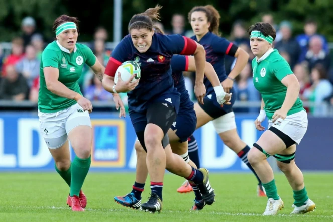 La pilier du XV de France Annaëlle Deshayes plus rapide pour la défense des Irlandaises, le 17 août à Dublin 