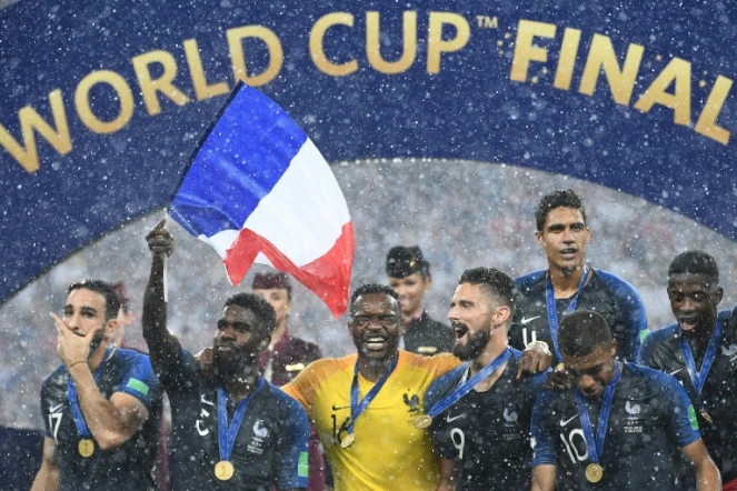 Les joueurs de l'équipe de France fêtent leur victoire en finale du Mondial, le 15 juillet 2018