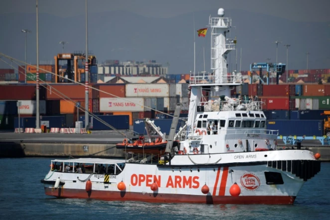 Le bateau de l'ONG espagnole Proactiva Open Arms, avec des migrants secourus au large de la Libye arrive à Barcelone, en Espagne, le 4 juillet 2018