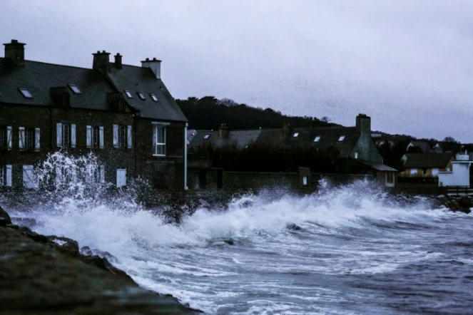 Fortes vagues et vents violents  le long de la cote nord-ouest de la France au Becquet, le 27 décembre 2020
