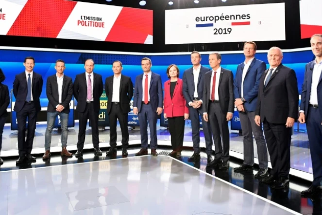 De gauche à droite, les têtes de liste aux élections européennes de mai 25019 sur le plateau de France 2 Manon Aubry (LFI), François-Xavier Bellamy (LR), Ian Brossat (PCF), Jean-Christophe Lagarde (UDI), Benoît Hamon (Générations), Florian Philippot (Les Patriotes), Nathalie Loiseau (LREM), Jordan Bardella (RN), Nicolas Dupont-Aignan (DLF), Yannick Jadot (EELV), François Asselineau (UPR) et Raphaël Glucksmann (liste commune Place publique-PS), à Saint-Cloud, le 4 avril 2019