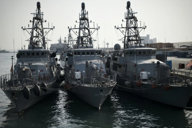 Des navires de l'US Navy le 9 avril 2016 dans le cadre d'un exercice près de la capitale de Bahreïn Manama