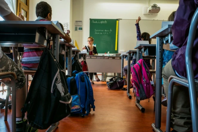 Des enfant d'une école primaire de Lyon font leur rentrée scolaire le 2 septembre 2014.