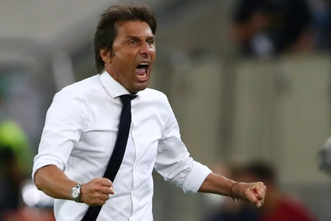 L'entraîneur de l'Inter Milan, Antonio Conte, euphorique après la victoire de son équipe en quart de finale de la Ligue Europa sur le Bayer Leverkusen, à Düsseldorf, le 10 août 2020
