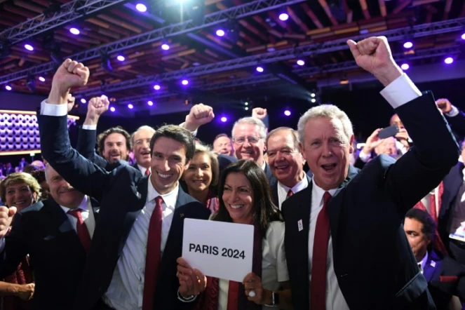 La délégation française explose de joie après l'attribution des JO-2024 à Paris, lors de la session du CIO à Lima, le 13 septembre 2017