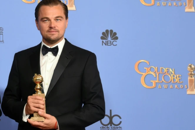 Leonardo DiCaprio a rendu hommage aux Amérindiens en recevant  son troisième Golden Globe pour son rôle de trappeur dans "The Revenant" le 10 janvier 2016 à Beverly Hills