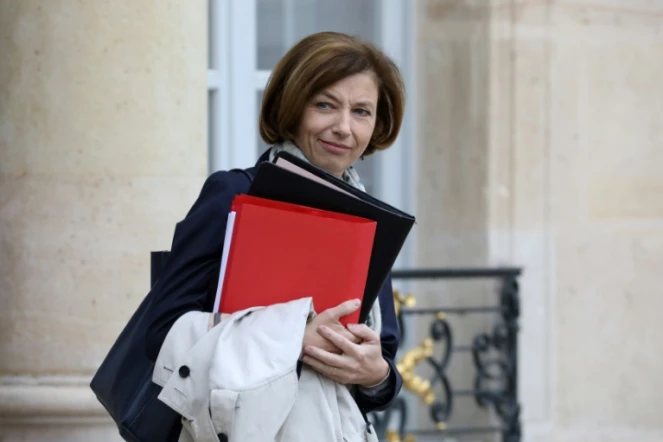 La ministre des Armées Florence Parly quitte l'Elysée à l'issue du Conseil des ministres, le 30 octobre 2018 à Paris