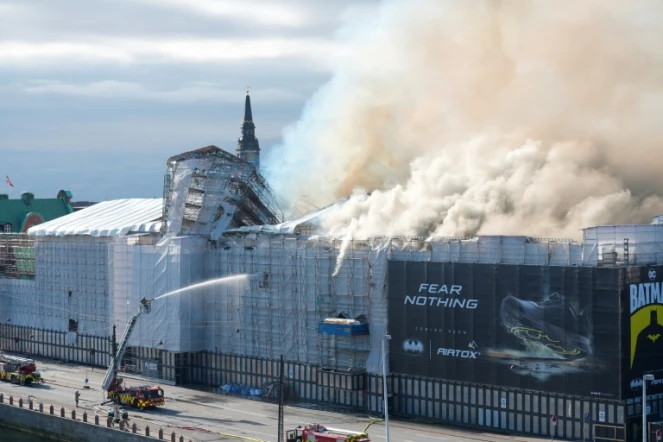 L'ancienne Bourse de Copenhague en feu, le 16 avril 2024