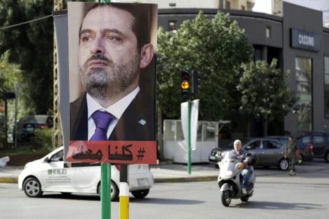 Un poster du Premier ministre libanais démissionnaire Saad Hariri accroché à un poteau dans une rue de Beyrouth, le 17 novembre 2017 