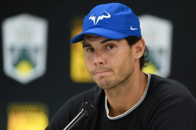 L'Espagnol Rafael Nadal annonce qu'il déclare forfait avant les quarts de finale du tournoi de Paris-Bercy en raison d'une blessure à un genou, lors d'une conférence de presse le 3 novembre 2017