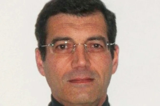 Portrait de Xavier Dupont de Ligonnes, extrait de sa fiche d'inscription à un  club de tir rendue publique le 23 avril 2011