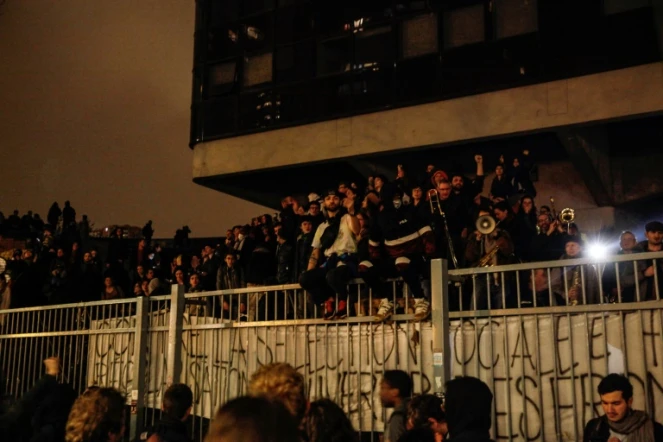 Des étudiants occupent le campus de l'université de Tolbiac, le 12 avril 2018 à Paris