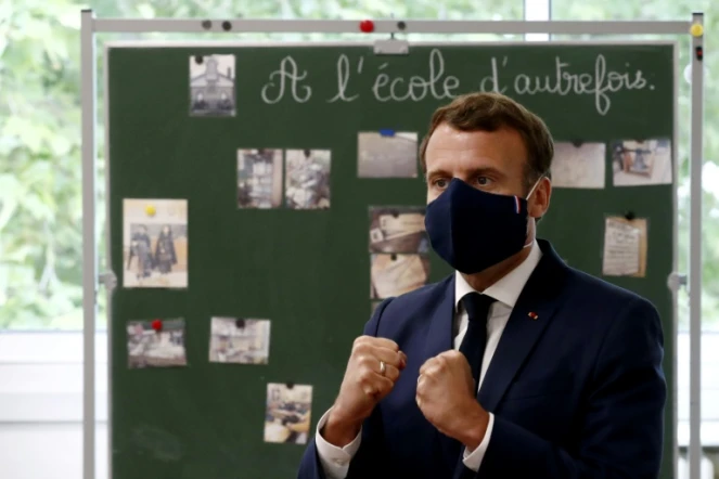 Emmanuel Macron dans une école de Poissy, le 5 mai 2020