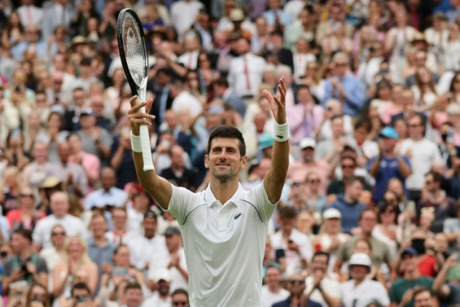Novak Djokovic vainqueur du Sud-Coréen Kwon Soon-woo pour son entrée en lice à Wimbledon, le 27 juin 2022 
