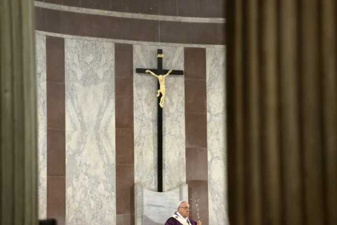 Le pape François conduit la messe du mercredi des Cendres, début du Carême, à l'église Santa Sabina de Rome, 14 février 2018 