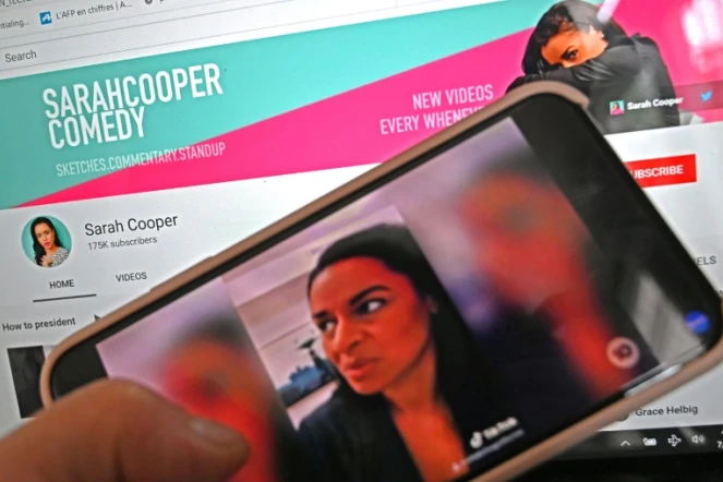 Capture de l'écran d'un portable le 16 juillet 2020 montrant des mimiques de l'humoriste Sarah Cooper imitant sur sa chaine YouTube SarahCooper Comedy channel le président Trump
