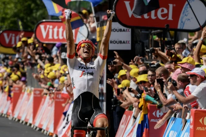 L'Allemand John Degenkolb franchit la ligne d'arrivée en vainqueur lors de la 8e étape du Tour de France le 15 juillet 2018