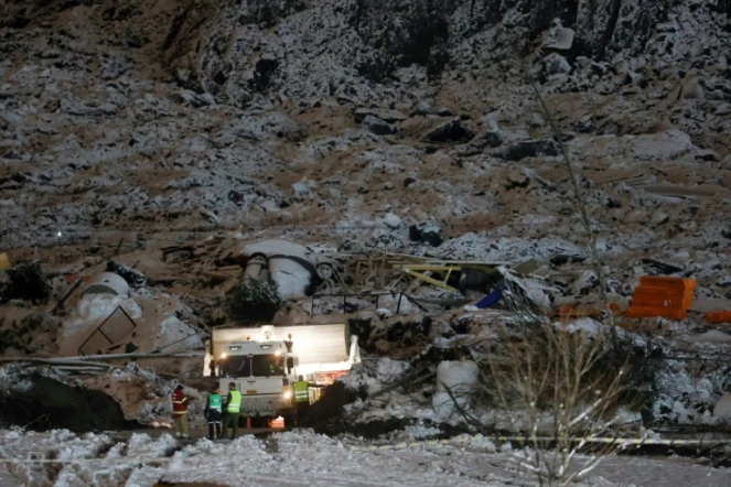 Les secours sur le site à Ask, le 2 janvier 2020 après le glissement de terrain qui a fait d'ores et déjà 5 morts