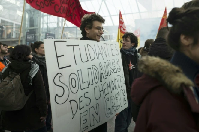 Loi travail: salariés et étudiants une nouvelle fois dans la rue