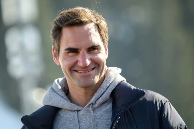 Le Suisse Roger Federer dans l'aire d'arrivée du slalom géant de Coupe du monde de Lenzerheide le 6 mars 2022