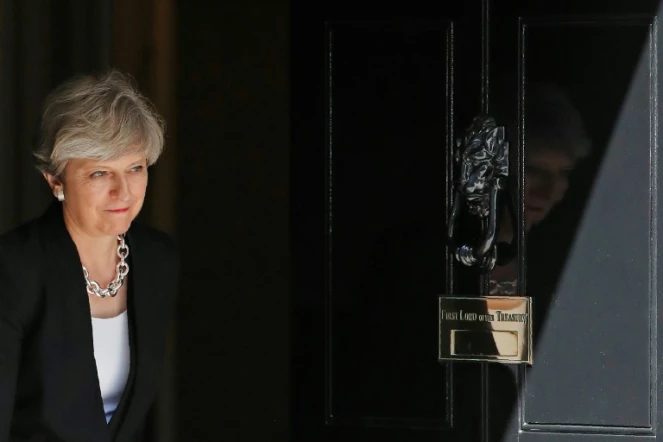 La Première ministre britannique Theresa May devant le 10 Downing Street, le 19 juin 2017 à Londres