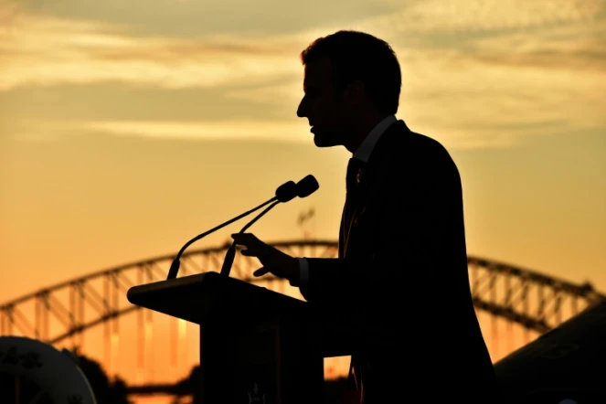 Silhouette du président Emmanuel Macron à Sydney, le 2 mai 2018