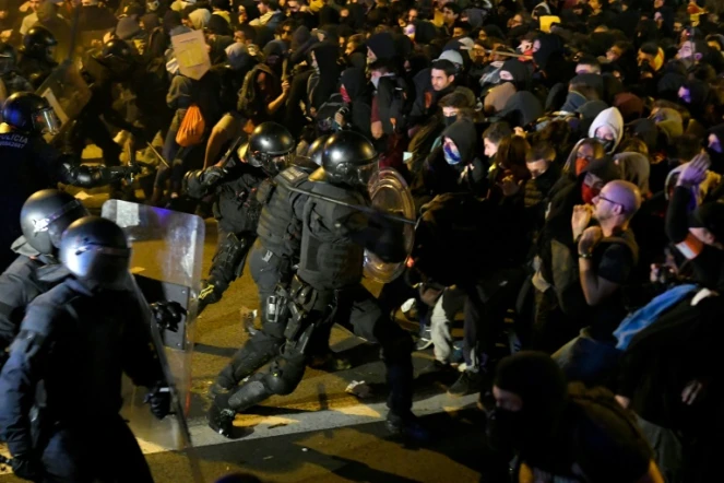 Heurts entre manifestants et forces de police après la condamnation des dirigeants indépendantistes, le 15 octobre 2019 à Barcelone