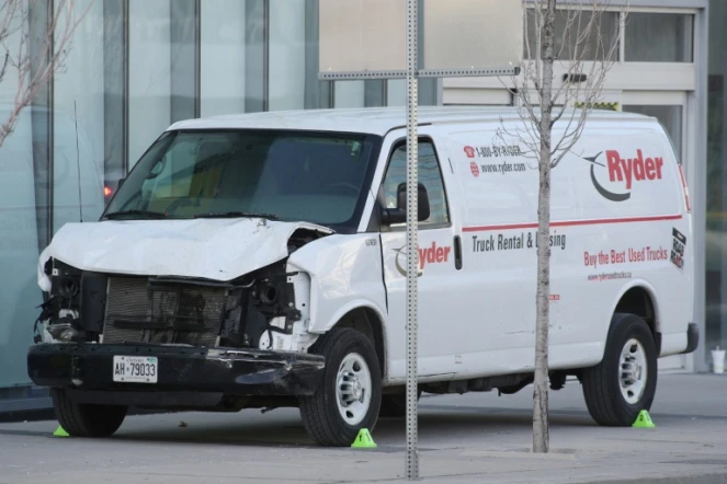 La fourgonnette utilisée par Alek Minassian lors de l'attaque contre des piétons, le 23 avril 2018 à Toronto, au Canada