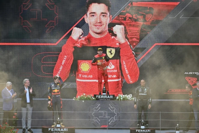 Le Monégasque Charles Leclerc, vainqueur du GP de F1 d'Autriche devant Max Verstappen (g) et Lewis Hamilton, le 10 juillet 2022 à Spielberg