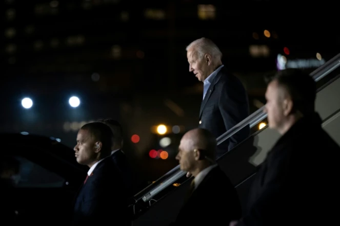 Le président américain Joe Biden à son arrivée à l'aéroport de Varsovie le 25 mars 2022