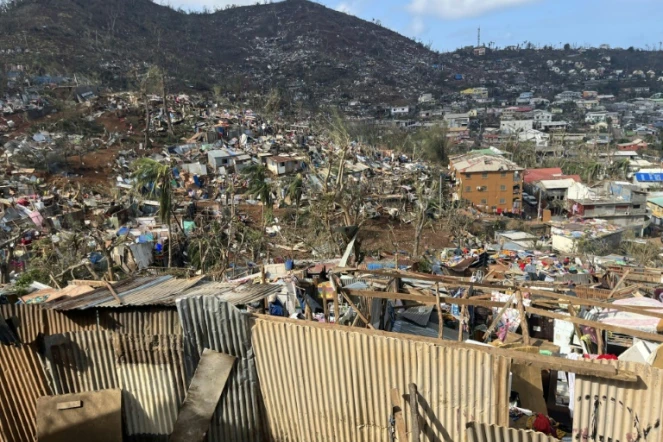 A Mamoudzou, des bâtiments ravagés après le passage en décembre à Mayotte du cyclone Chido, le 8 janvier 2025