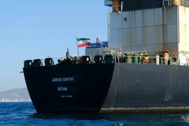 Un drapeau iranien flotte à bord du pétrolier Adrian Darya, connu auparavant sous le nom de Grace 1, au large des côtes de Gibraltar le 18 août 2019