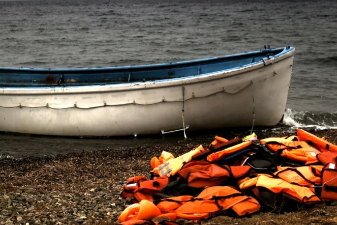 Un bateau pneumatique à la dérive avec à son bord quatre migrants, tous vivants, a été secouru samedi matin par les sauveteurs en mer au large de Sangatte