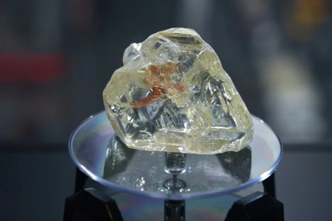 Le "Diamant de la paix" mis en vente par le gouvernement sierra-léonais adjugé aux enchères 6,53 millions de dollars, le 4 décembre 2017 à New York
