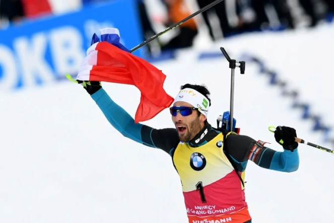 Le Français Martin Fourcade à l'arrivée de la mass start, 15 km, qu'il a remporté au Grand Bornand, Haute Savoie, le 17 décembre 2017