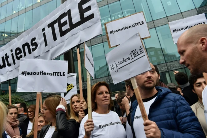 Rassemblement devant le siège d'iTELE, le 25 octobre 2016 à Boulogne-Billancourt, près de Paris