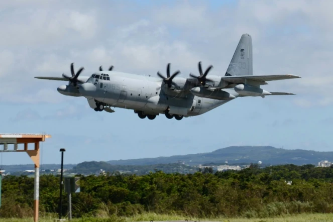 Un avion de ravitaillement KC-130 décolle de la base Futenma d'Okinawa, le 15 juillet 2014 au Japon